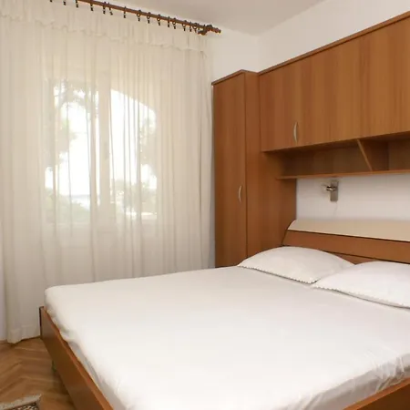 Apartments By The Sea Simuni, Pag - 236 شقة