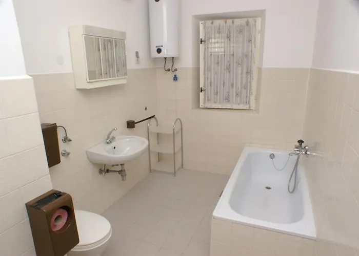 By The Sea Simuni, Pag - 236 Колан