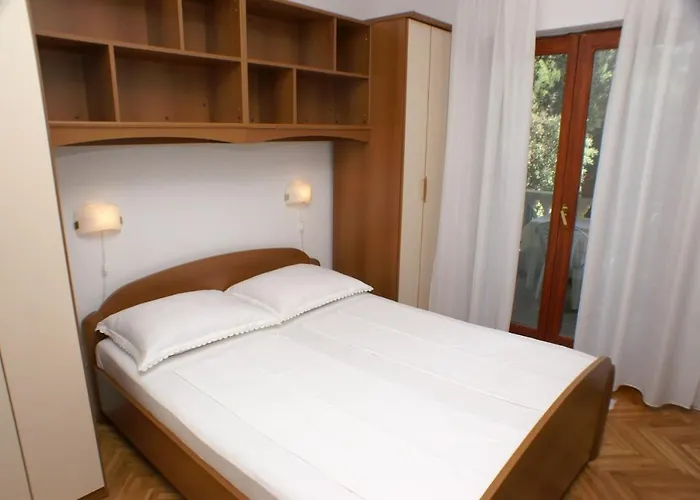 By The Sea Simuni, Pag - 236 * Колан